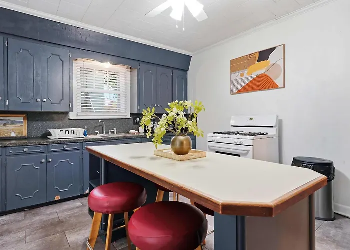 Private Bedroom In Spacious Near Downtown Laf Hébergement de vacances Lafayette