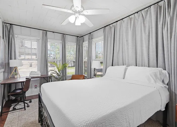 Private Bedroom In Spacious Near Downtown Laf Hébergement de vacances *